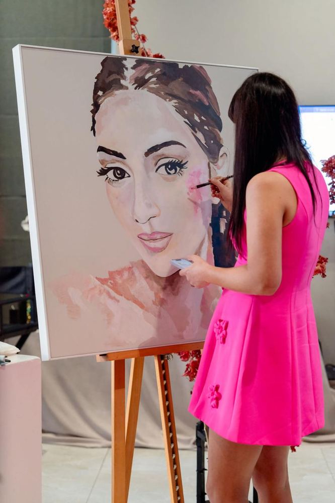 Hilde painting the portrait of Bryoni Govender live at the event